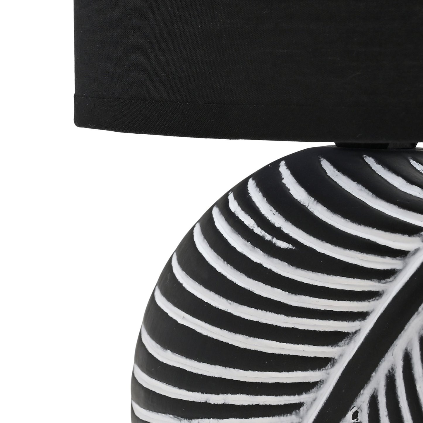 Hestia Black Circle Leaf Lamp - 24cm